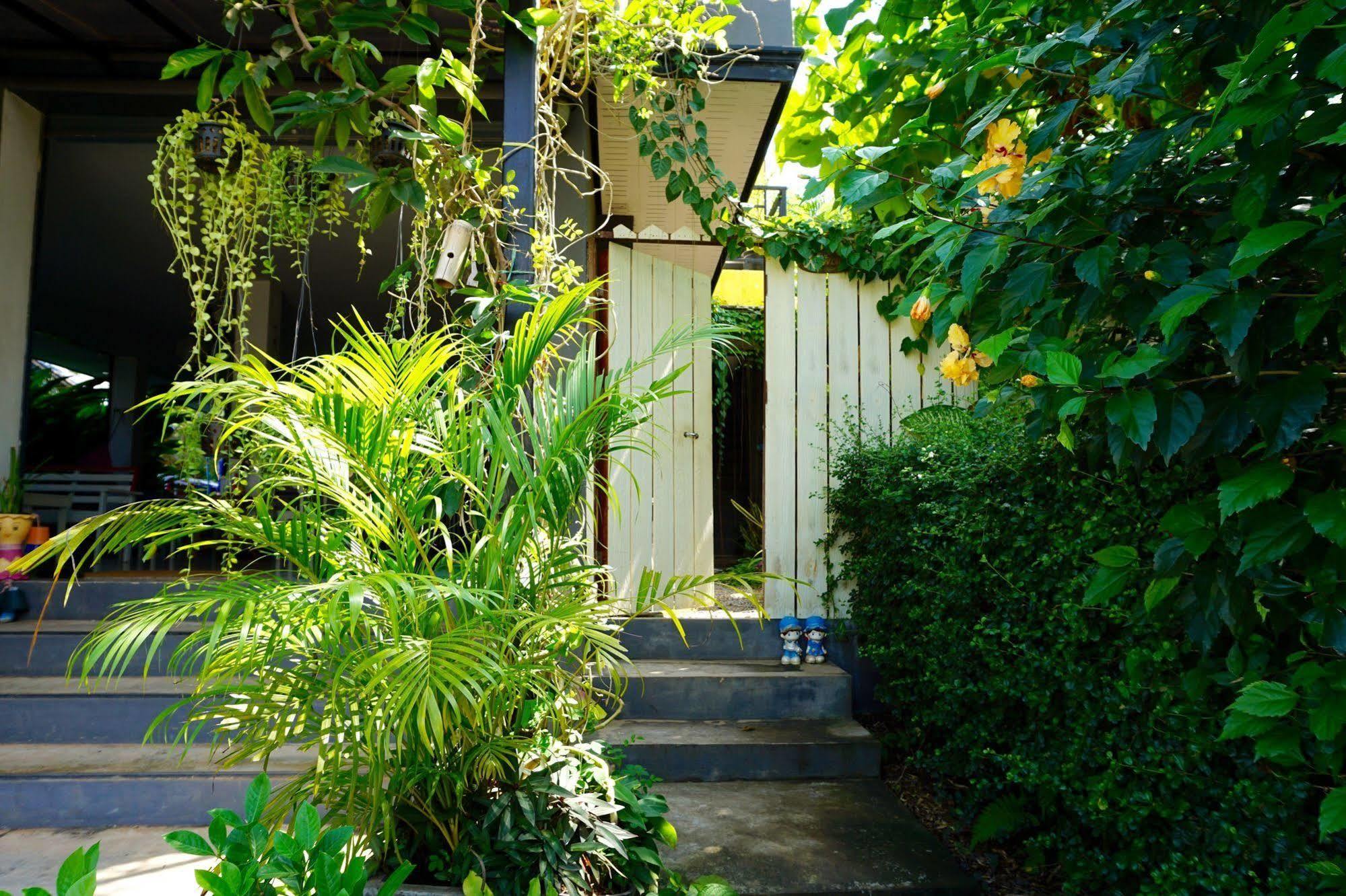 Lom La Lanta Hotel Koh Lanta Exterior photo