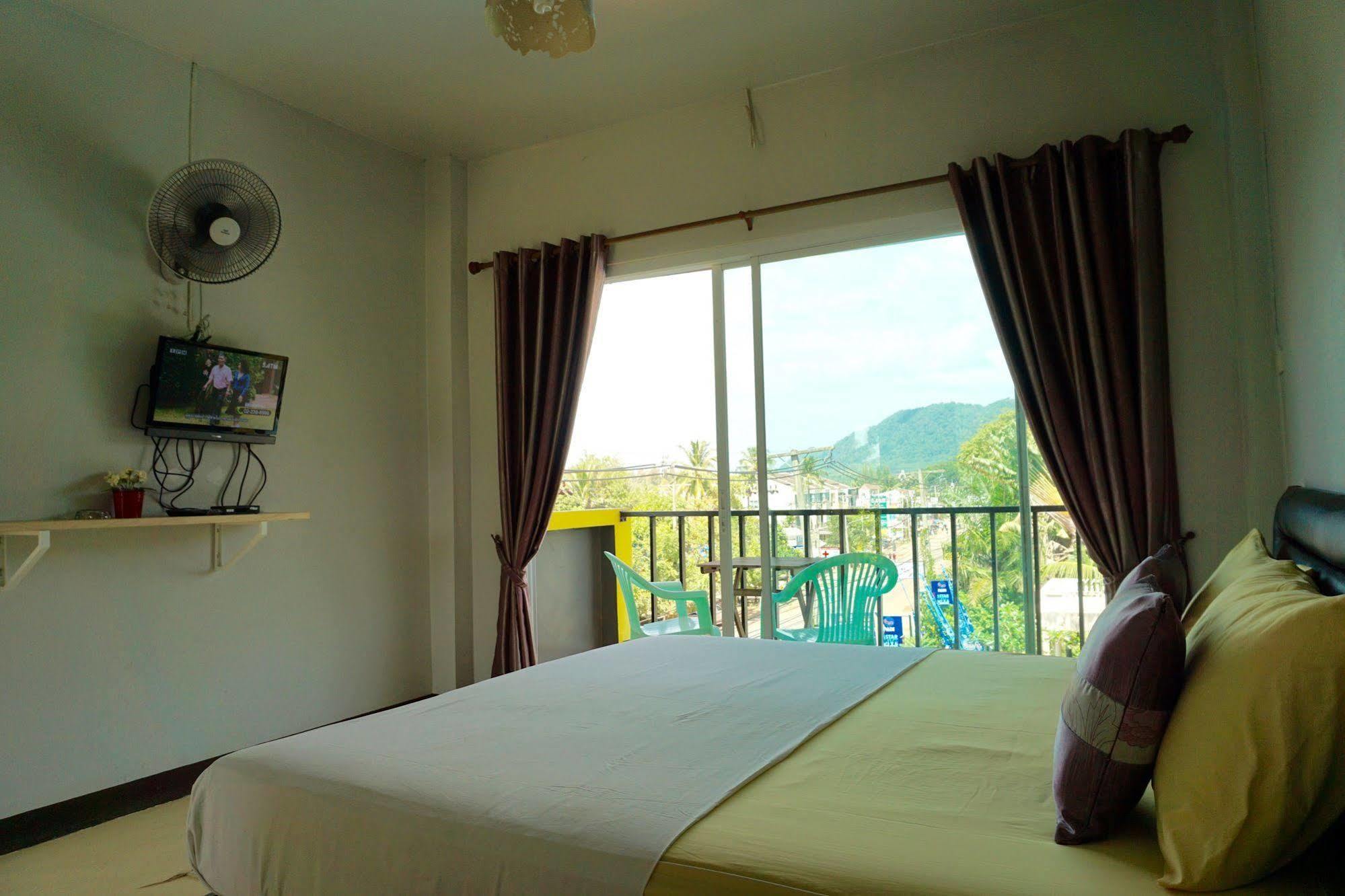 Lom La Lanta Hotel Koh Lanta Exterior photo