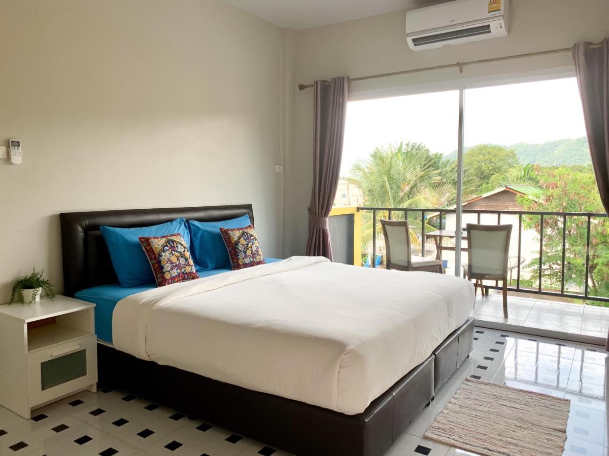 Lom La Lanta Hotel Koh Lanta Exterior photo